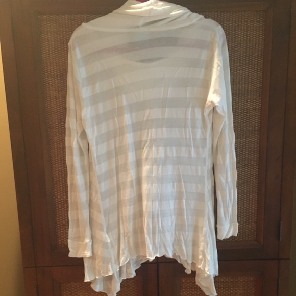 C&C California Tunic Top White Medium - Picture 2 of 6
